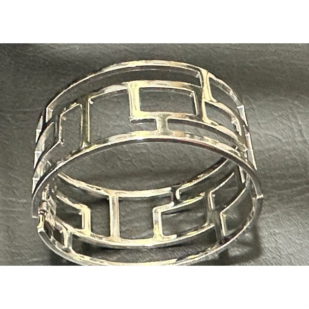 The Unbranded Brand silver tone